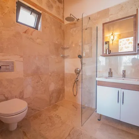 Zorlu - 2 Bedroom With Jacuzzi In Kalkan *